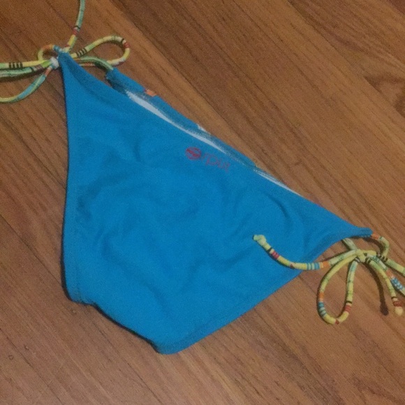 Split Bikini - Picture 5 of 5